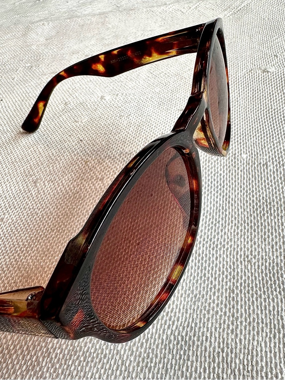 Tortoise Shell Patterned Sunglasses - Picture 7 of 7